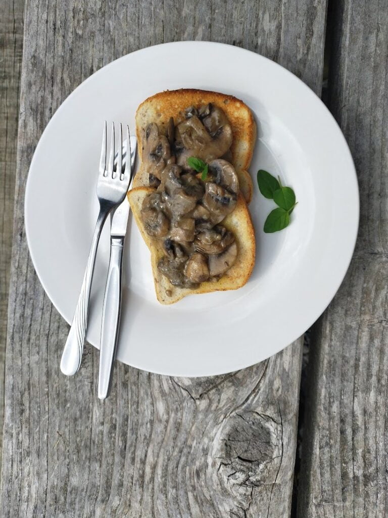 Creamy Mushrooms on Toast