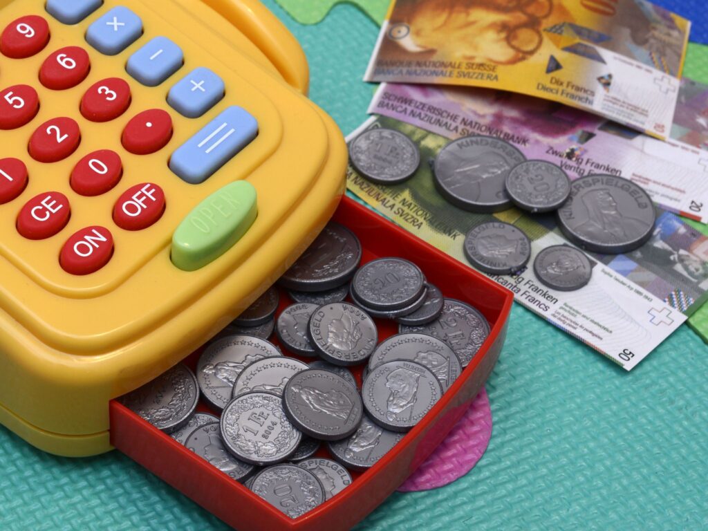 Childs cash register and play money, plastic coins and notes.
